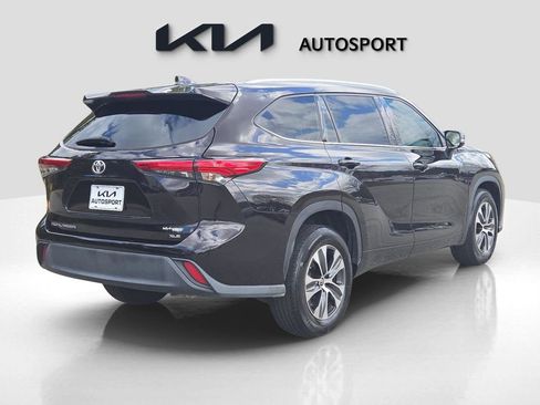 Used 2022 Toyota Highlander XLE image 8