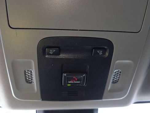 Used 2020 Toyota Camry SE w/ Carpet Mat Package image 15