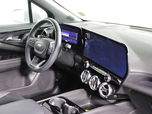 Used 2024 Chevrolet Blazer EV LT AWD/4WD image 10
