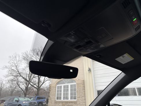 Used 2023 Volkswagen Tiguan SE R-Line image 24