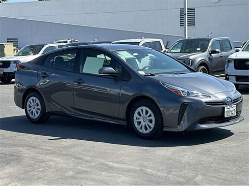 Used 2022 Toyota Prius L Eco image 3