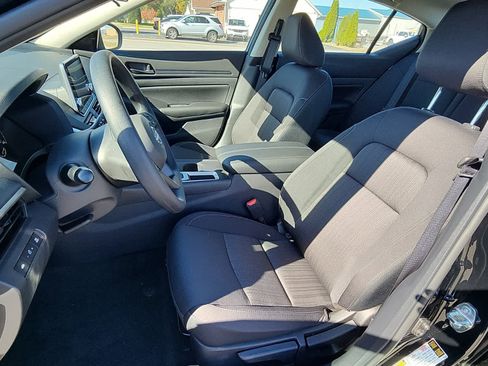 Used 2025 Nissan Altima 2.5 S FWD image 10