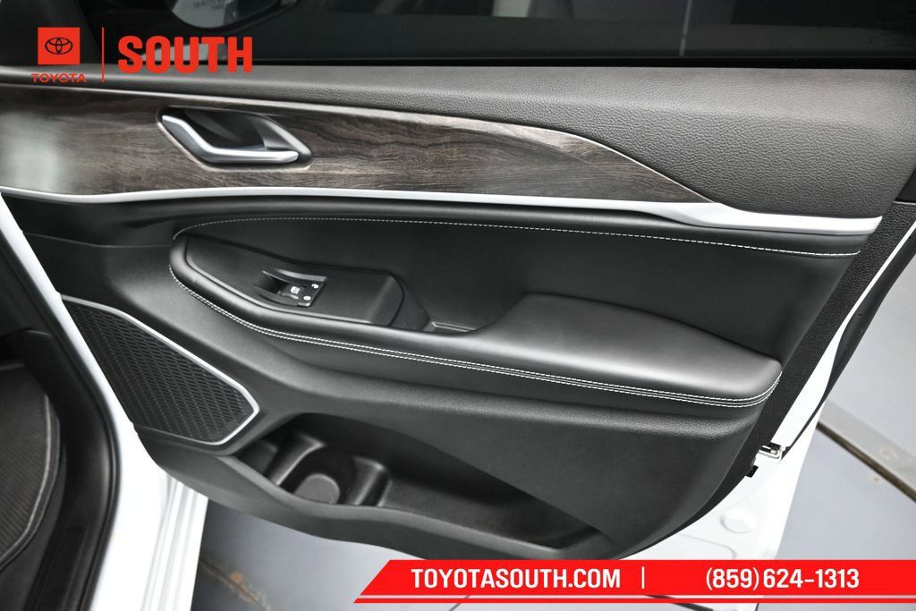 Used 2026 Jeep Grand Cherokee L Limited AWD/4WD image 38