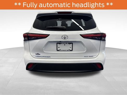Used 2022 Toyota Highlander XLE image 4