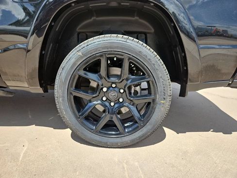 Used 2020 RAM 1500 Laramie AWD/4WD image 9