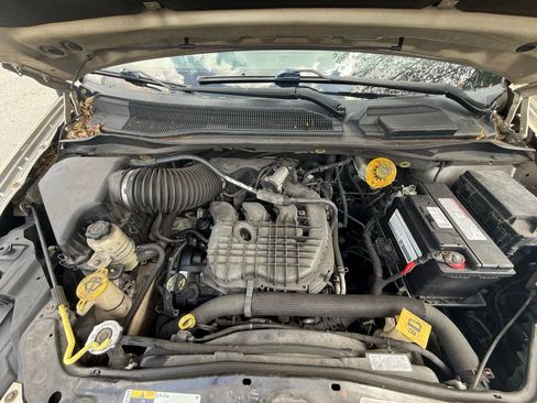 Used 2015 Chrysler Town & Country Touring image 7