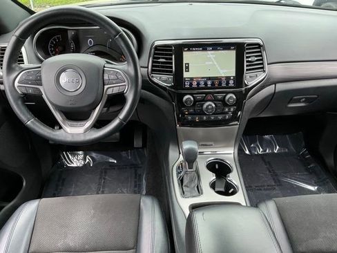 Used 2021 Jeep Grand Cherokee Laredo X AWD/4WD image 13