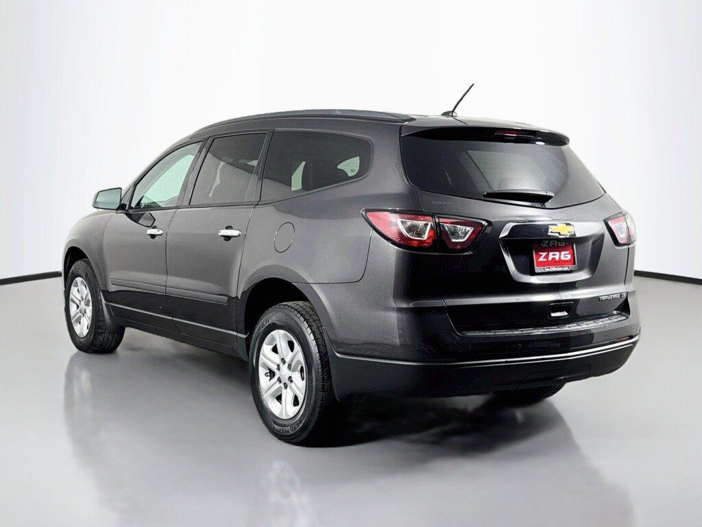Used 2015 Chevrolet Traverse LS FWD image 3