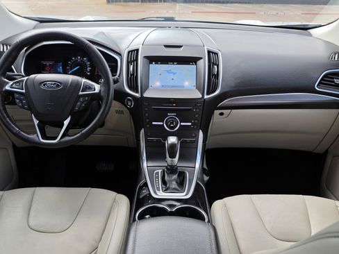 Used 2016 Ford Edge Titanium w/ Technology Package image 34