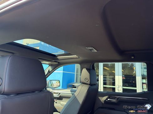 Used 2024 GMC Sierra 1500 AT4 w/ Technology Package image 12