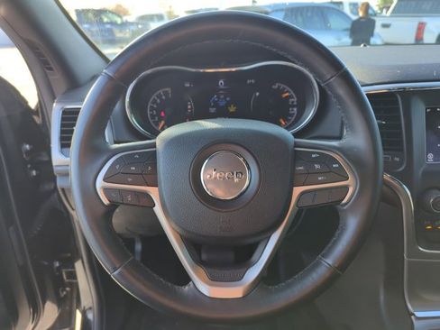 Used 2018 Jeep Grand Cherokee Laredo image 13