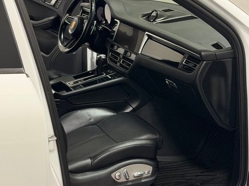 Used 2023 Porsche Macan AWD/4WD image 11