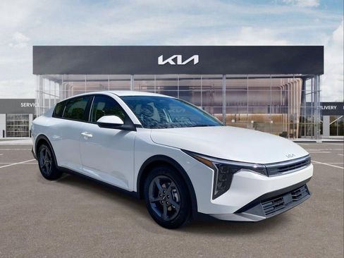 New 2026 Kia K4 LXS FWD image 2