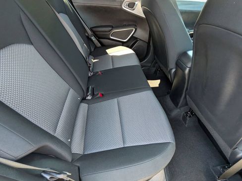Used 2025 Kia Soul LX w/ LX Technology Package FWD image 21