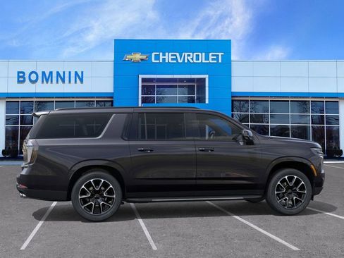 New 2026 Chevrolet Suburban RST image 6