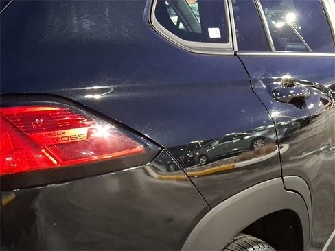 Certified 2023 Toyota Corolla Cross XLE image 8