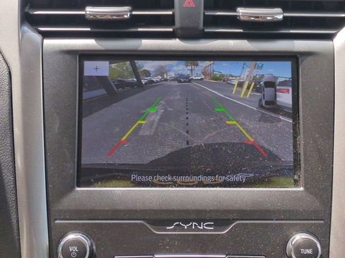 Used 2020 Ford Fusion SE FWD image 19