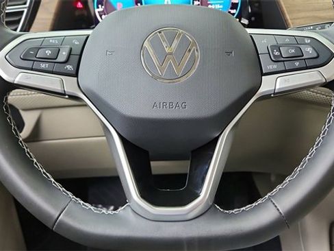 Used 2025 Volkswagen Atlas SE image 43