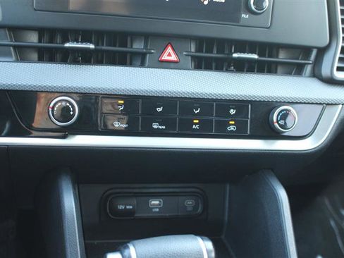 Used 2024 Kia Sportage LX image 19