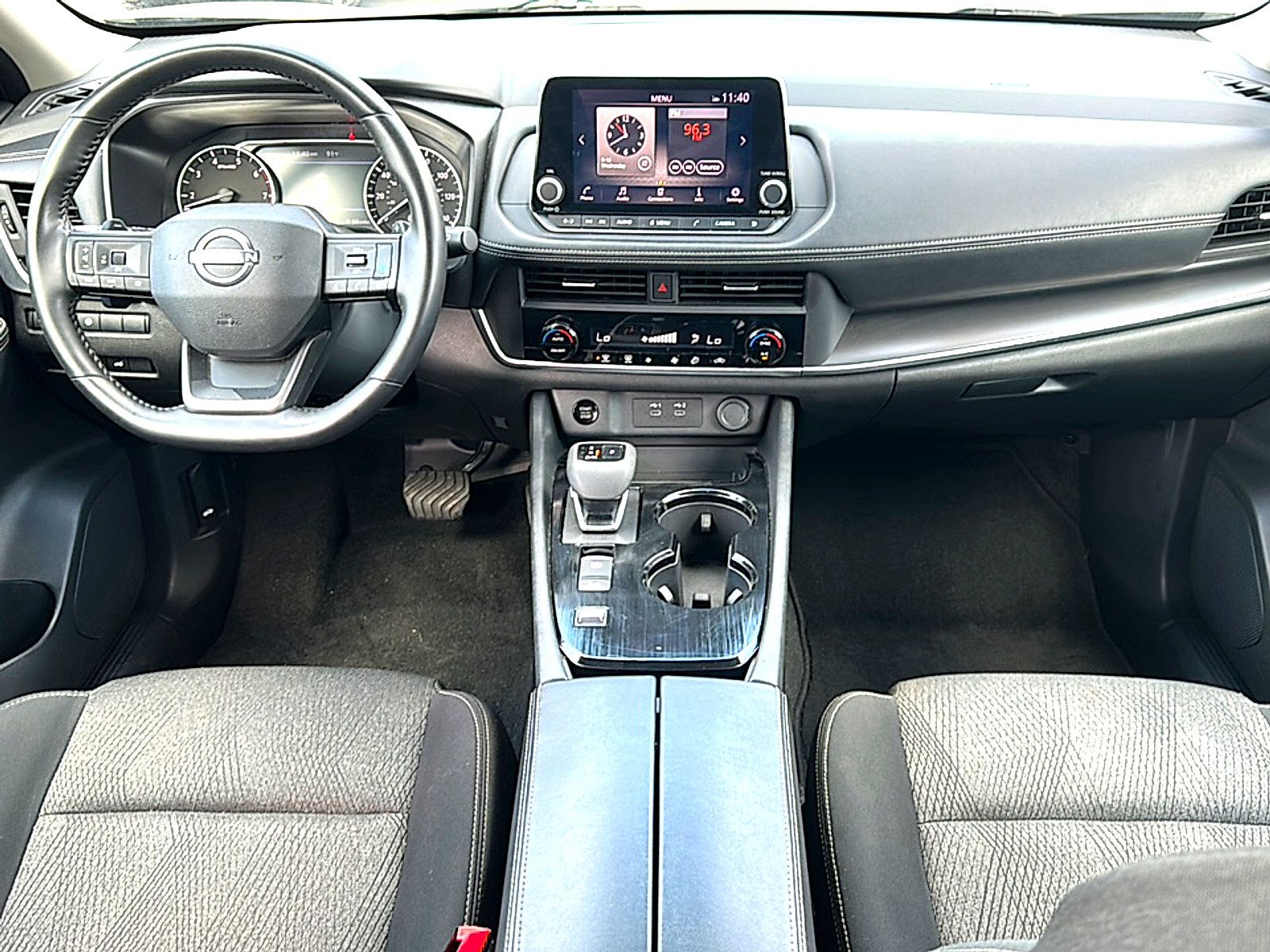 Used 2025 Nissan Rogue SV FWD image 20