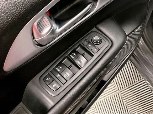 Used 2018 Chrysler Pacifica Limited w/ Advanced Safetytec Group FWD image 32