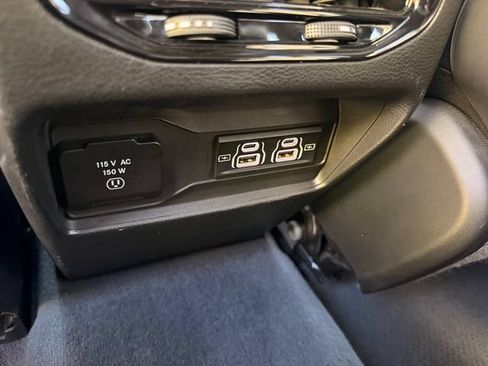 Used 2023 Jeep Grand Cherokee Altitude AWD/4WD image 9