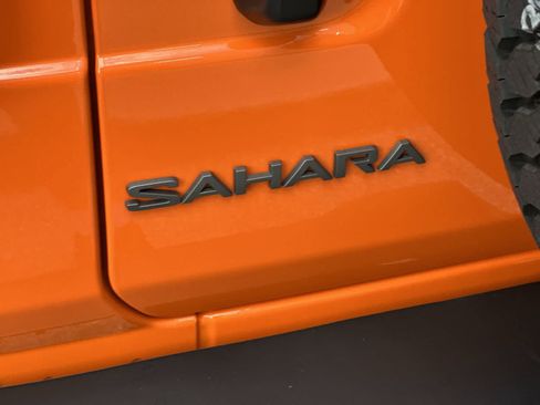 Used 2025 Jeep Wrangler Unlimited Sahara AWD/4WD image 14