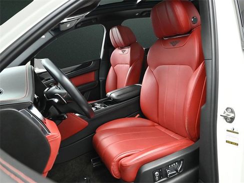 Used 2018 Bentley Bentayga image 12