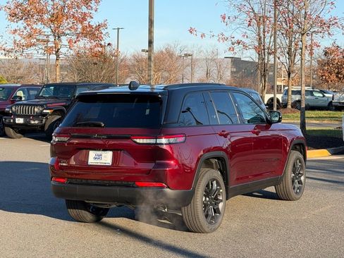 New 2025 Jeep Grand Cherokee Limited image 7