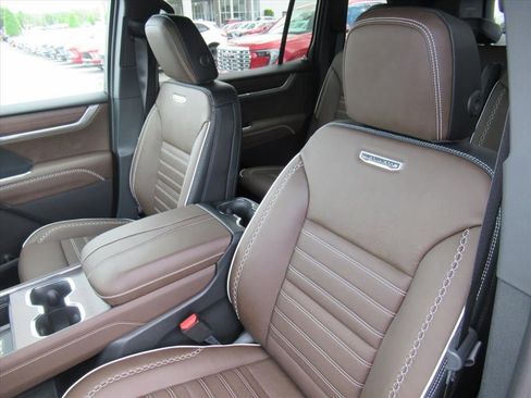 New 2026 GMC Acadia Denali Ultimate FWD image 18