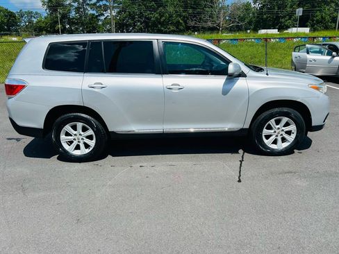 Used 2012 Toyota Highlander FWD image 6