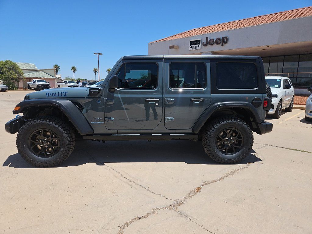 Used 2024 Jeep Wrangler Unlimited AWD/4WD image 2
