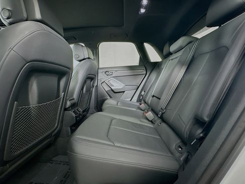 Used 2023 Audi Q3 2.0T Premium w/ Convenience Package image 9