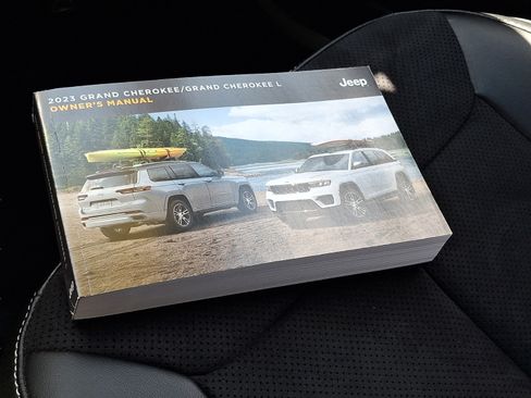 Certified 2023 Jeep Grand Cherokee Altitude AWD/4WD image 8