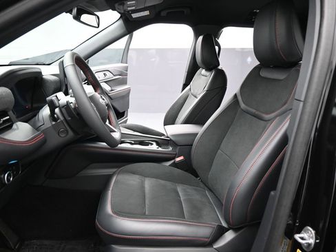 Used 2025 Ford Explorer ST image 9