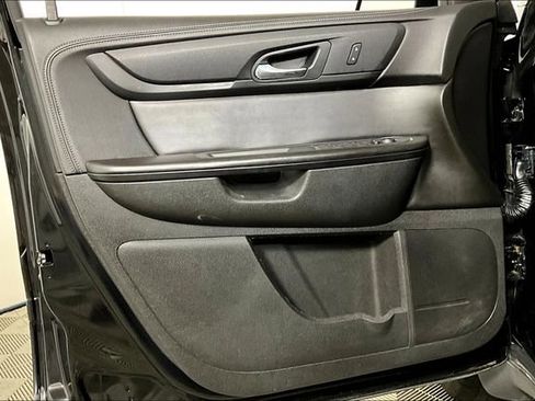 Used 2017 Chevrolet Traverse LT image 21