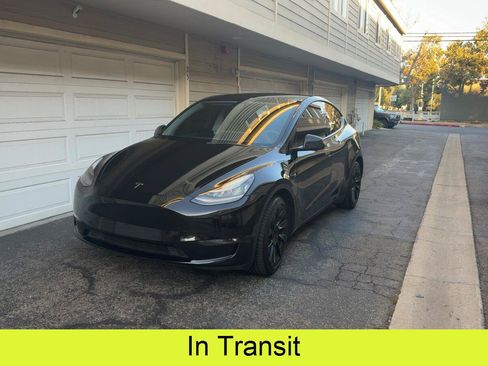 Used 2021 Tesla Model Y Long Range AWD/4WD image 1