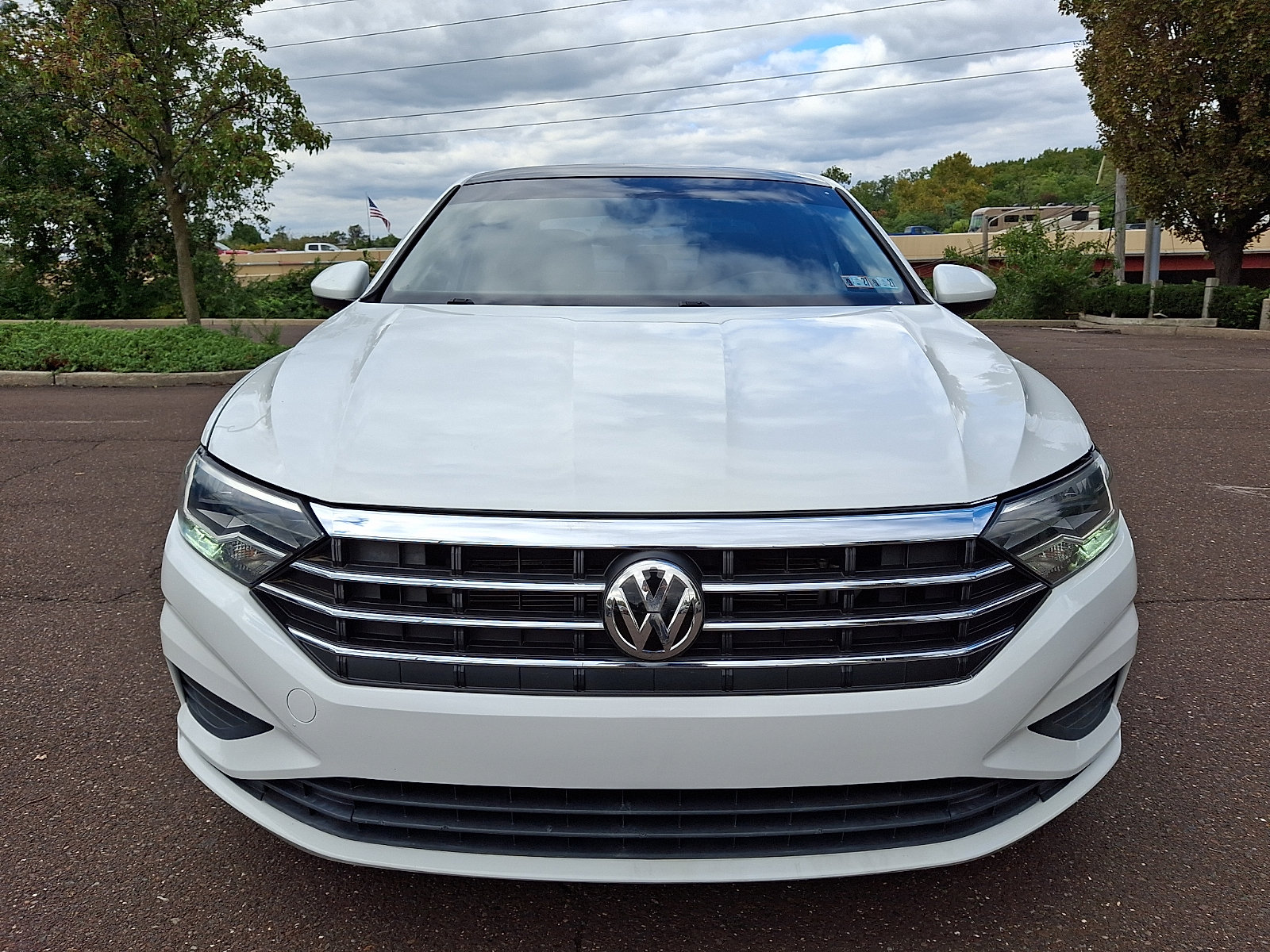 Used 2019 Volkswagen Jetta SE FWD image 2