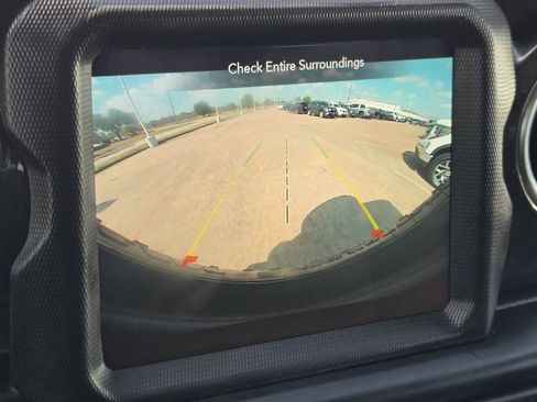 Used 2020 Jeep Wrangler Unlimited Sahara AWD/4WD image 18