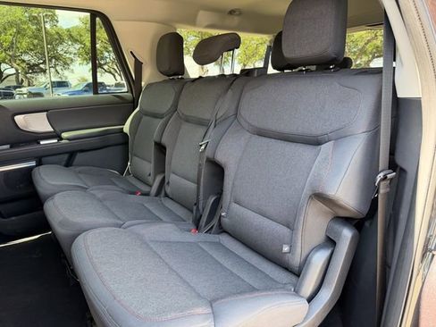 Used 2025 Ford Expedition Max Active RWD image 17