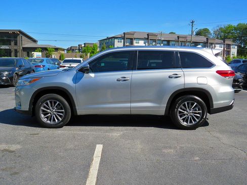 Used 2018 Toyota Highlander XLE image 10