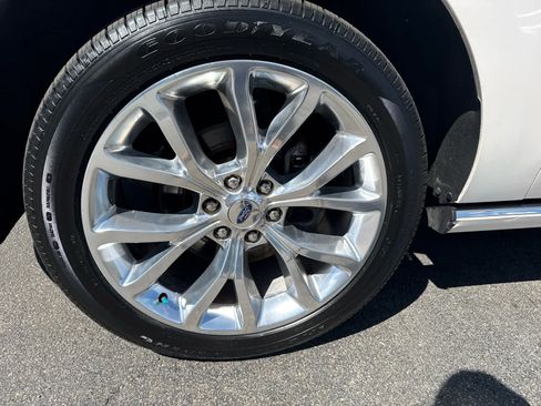 Used 2018 Ford Expedition Platinum AWD/4WD image 9