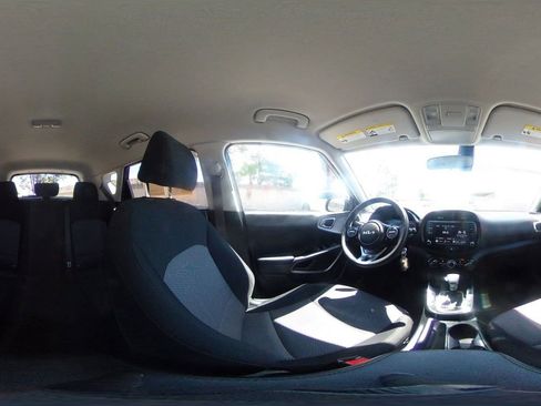 Used 2025 Kia Soul LX w/ LX Technology Package FWD image 40