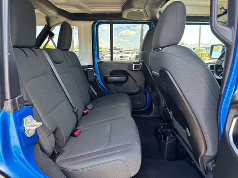 Used 2024 Jeep Wrangler Unlimited Rubicon AWD/4WD image 18