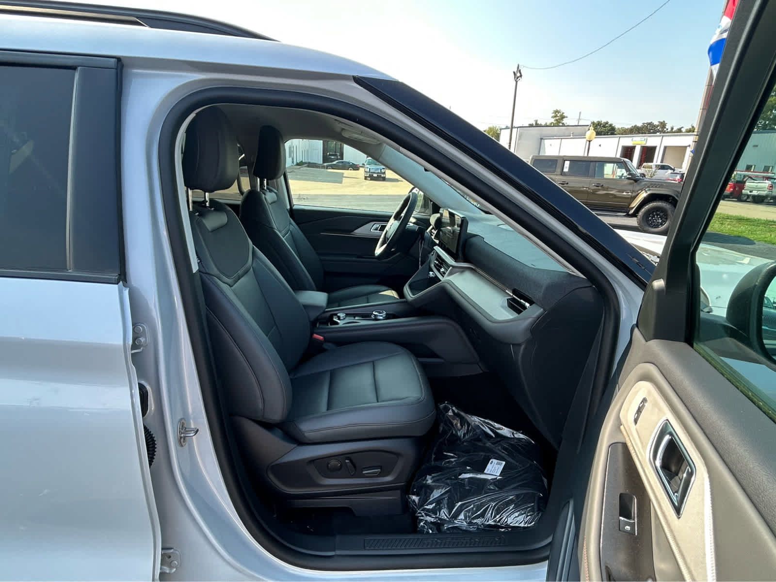 New 2026 Ford Explorer Active w/ Active Comfort Package AWD/4WD image 14