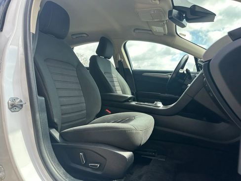 Used 2020 Ford Fusion SE image 12