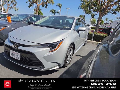 Used 2025 Toyota Corolla LE FWD image 1