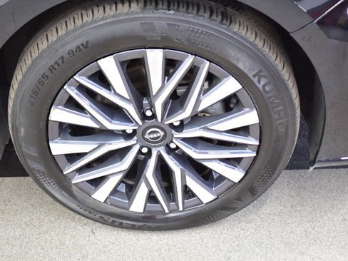Used 2025 Nissan Altima 2.5 SV FWD image 33