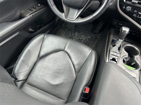 Used 2022 Toyota Camry XSE image 14