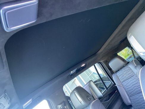 Used 2023 Cadillac Escalade ESV V AWD/4WD image 10